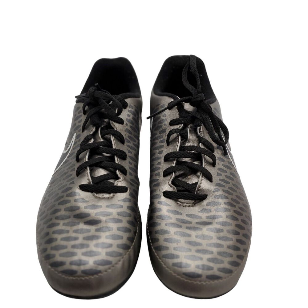 Nike Youth Soccer Cleats Size 3.5Y 651551- 010 Magista